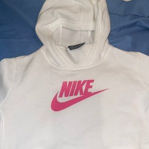 Nike Girls' Sportswear Essentials Hoodie